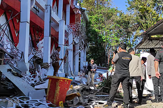 ඉන්දුනීසියාවේ භූකම්පනයෙන් කාන්තාවක් මරුට