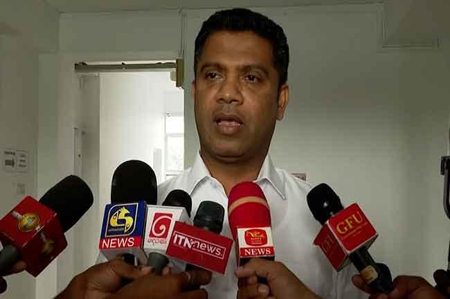 GMOA තීරණයට එරෙහිව සෞඛ්‍ය ඇමති තදින්