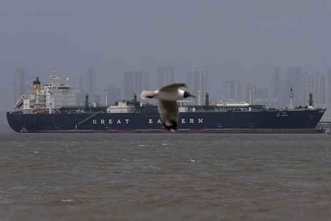 යුද උණුසුම මැද පළමුවරට ජපන් සහ ප්‍රංශ නැව් හෝමූස් තරණය කරයි