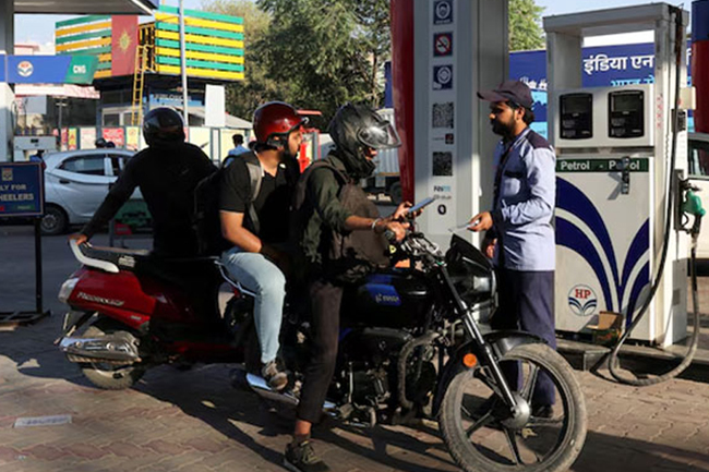 ඉන්දියාව වසර 07කට පසු ඉරානයෙන් තෙල් මිල දී ගනී