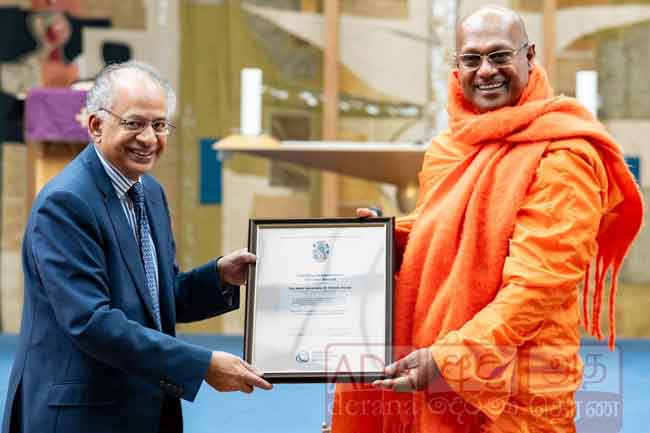 බ්‍රිතාන්‍යයේ කැන්ටබරි විශ්වවිද්‍යාලයෙන් කිරින්දේ අස්සජී හිමිට උපහාර සම්මානයක්