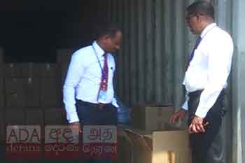 බෙඩ්ෂීට් ගෙන්වන මුවාවෙන් මෙරටට ගෙන්වූ විදෙස් දුම්වැටි තොගයක් රේගු දැලේ