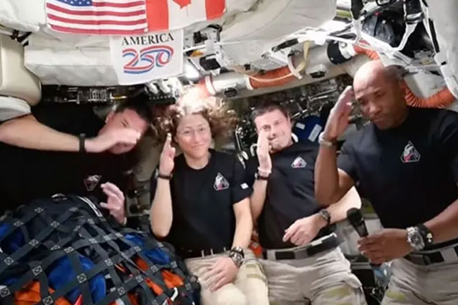 සඳ ගමනට එක්වූ ගගනගාමීන්ට ට්‍රම්ප්ගෙන් සුබපැතුම්