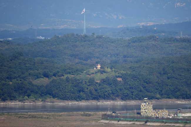 උතුරු කොරියාවෙන් බැලැස්ටික් මිසයිල ප්‍රහාර මාලාවක්