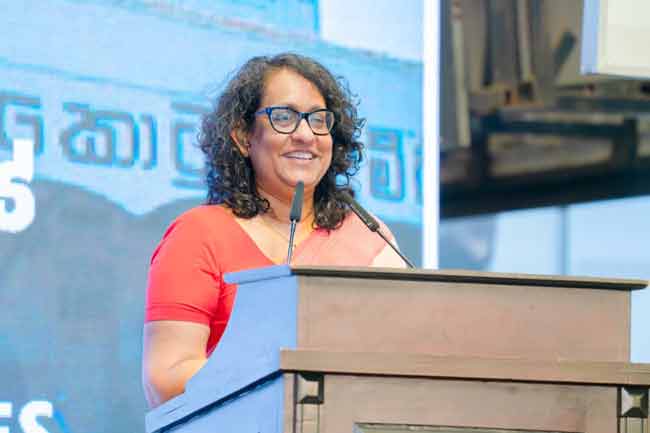 තිරසාර ප්‍රවාහන පද්ධතියක් ගොඩනැගීම ආණ්ඩුවේ අරමුණ බව අග්‍රාමාත්‍ය හරිනි කියයි 