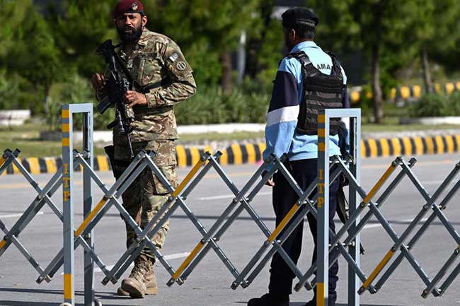 අමෙරිකානු - ඉරාන සාම සාකච්ඡා වෙනුවෙන් ඉස්ලාමාබාද්හි ආරක්ෂාව තර කෙරේ