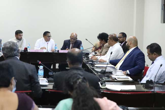 පළාත් සභා මැතිවරණය ප්‍රමාදවීමට හේතු සොයා බැලෙයි 