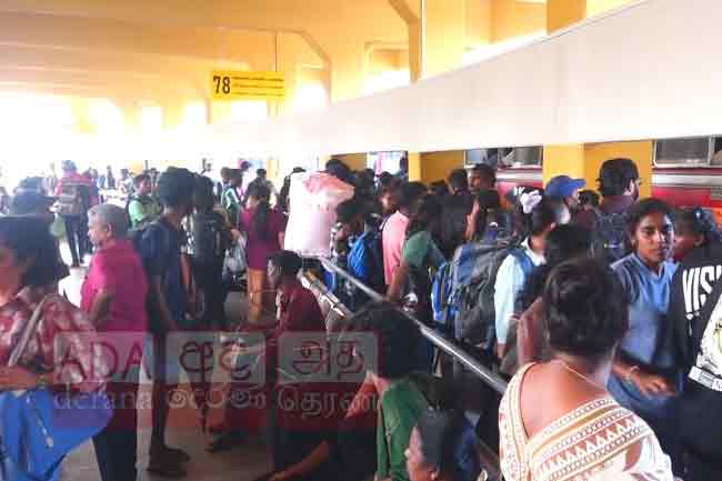 ගම්බිම් බලා යන්න මාකුඹුරට හා පිටකොටුවට විශාල සෙනඟක්