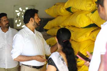 රට තුළ පොහොර හිඟයක් නොමැති බව කෘෂිකර්ම නියෝජ්‍ය ඇමති කියයි