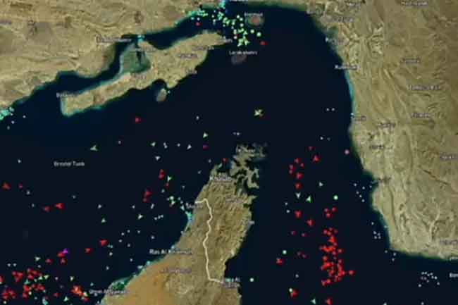 හෝමූස් හරහා අමෙරිකානු නාවික හමුදා නෞකා දෙකක් යාත්‍රා නොකළ බව ඉරානය කියයි