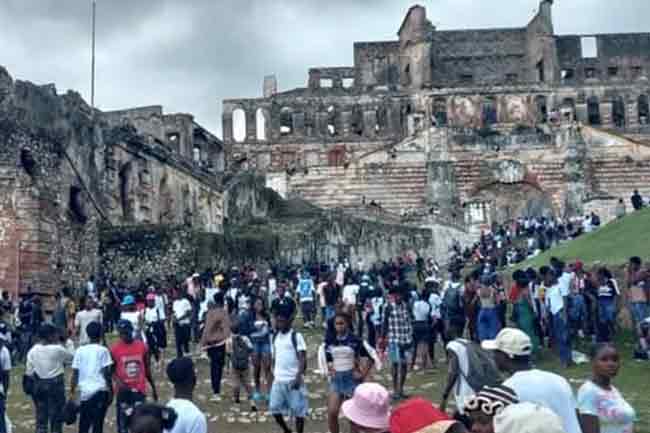 හයිටියේ වාර්ෂික සැමරුමක් අතරතුර ඇති වූ තෙරපීමකින් 30දෙනෙකු මරුට