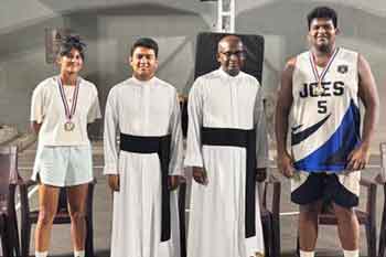 ජයසිංහ සහෝදර සහෝදරියන් 20 න් පහළ සමස්ත ලංකා පැසිපන්දු ශූරතාවලියේදී කිරුළු පළඳියි