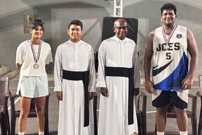 ජයසිංහ සහෝදර සහෝදරියන් 20 න් පහළ සමස්ත ලංකා පැසිපන්දු ශූරතාවලියේදී කිරුළු පළඳියි