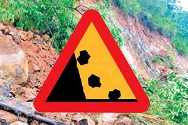 ප්‍රදේශ කිහිපයකට නායයාම් අනතුරු ඇඟවීම් නිකුත් කෙරේ