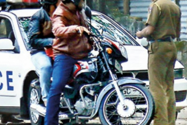 බීමත්ව සහ අපරික්ෂාකාරිව රිය ධාවනය නොකරන්නැයි පොලිසියෙන් ඉල්ලීමක් 