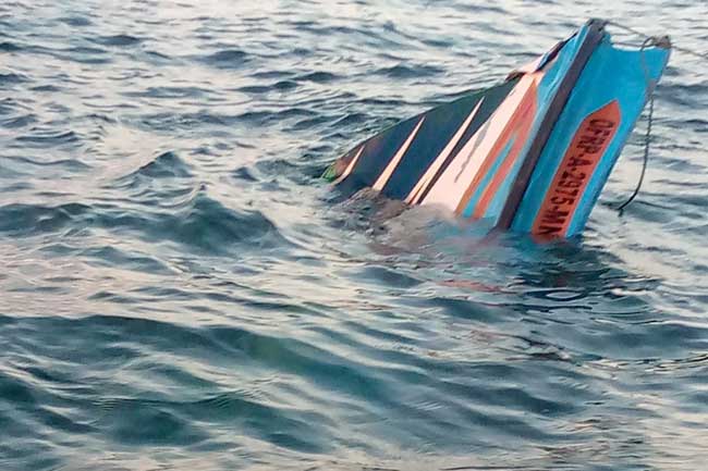 බෝට්ටු දෙකක් ගැටී සිදු වූ අනතුරෙන් ධීවරයෙක් ජීවිතක්ෂයට 