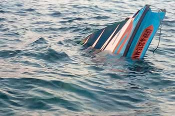 බෝට්ටු දෙකක් ගැටී සිදු වූ අනතුරෙන් ධීවරයෙක් ජීවිතක්ෂයට 