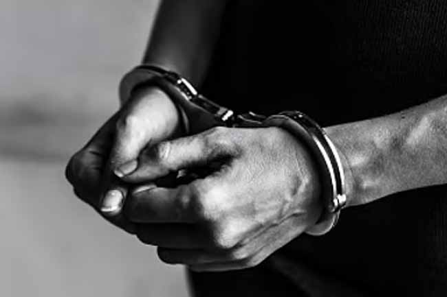 කරන්දෙණිය සුද්දාගේ සහෝදරයා ඉන්දියාවේදී අත්අඩංගුවට 