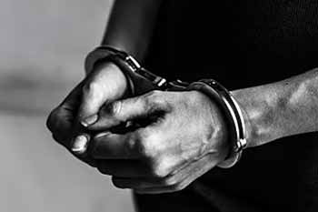 කරන්දෙණිය සුද්දාගේ සහෝදරයා ඉන්දියාවේදී අත්අඩංගුවට 