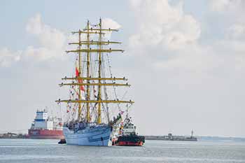 දිවයිනට ආ ඉන්දුනීසියානු රුවල් නෞකාව 