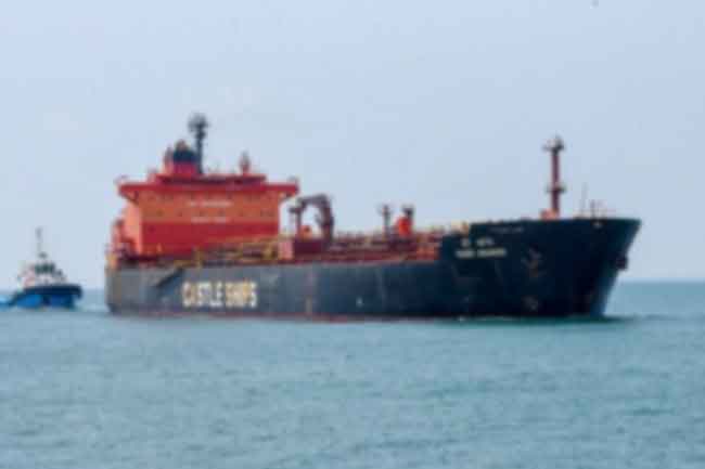 මැදපෙරදිග යුද ගැටුම් ආරම්භ වීමෙන් පසුව එන පළමු බොරතෙල් නැව අද දිවයිනට