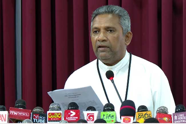 පාස්කු ප්‍රහාරයේ විමර්ශන සාධාරණව සිදුකිරීම සඳහා ආරක්ෂක නි.ඇමතිව ඉවත් කරන්නැයි ඉල්ලයි