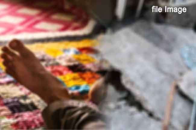 බිත්තියක් කඩා වැටී යුද හමුදා සෙබළෙකුට දිවි අහිමි වෙයි