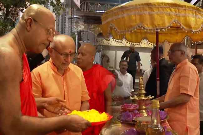 ඉන්දීය උප ජනපති ගංගාරාම විහාරය වැඳපුදා ගනී