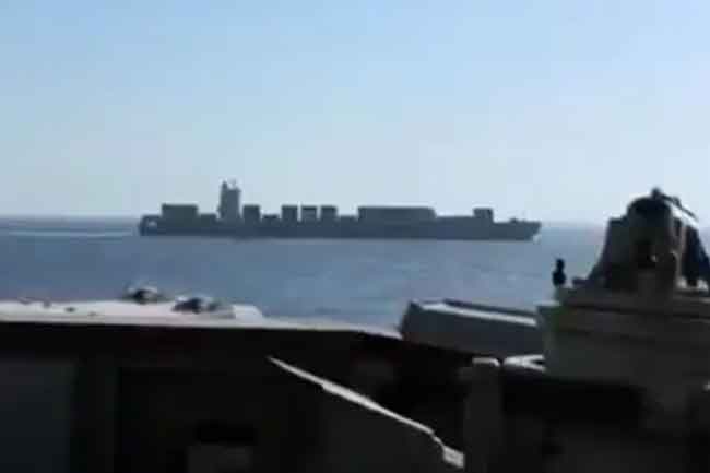 ඉරාන ධජය සහිත නෞකාවක් අමෙරිකානු නාවික හමුදා භාරයට