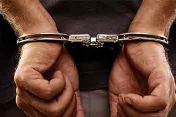 නීතිවිරෝධි මත්පැන් සමග සැකකරුවෙකු අත්අඩංගුවට