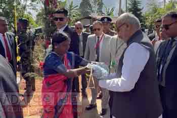 ඉන්දීය උප ජනපති නුවරඑළිය සීතාඅම්මන් කෝවිල වැඳපුදා ගනියි