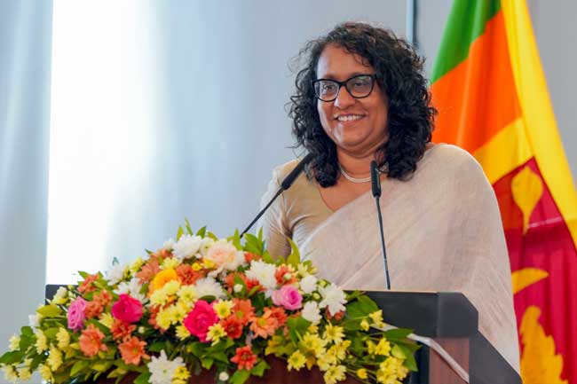 දරුවෙකුට රැකවරණය ලබාදෙන විශ්වාසදායක තැනක් බවට පාසල පත් කිරීම අරමුණයි - අගමැතිනිය