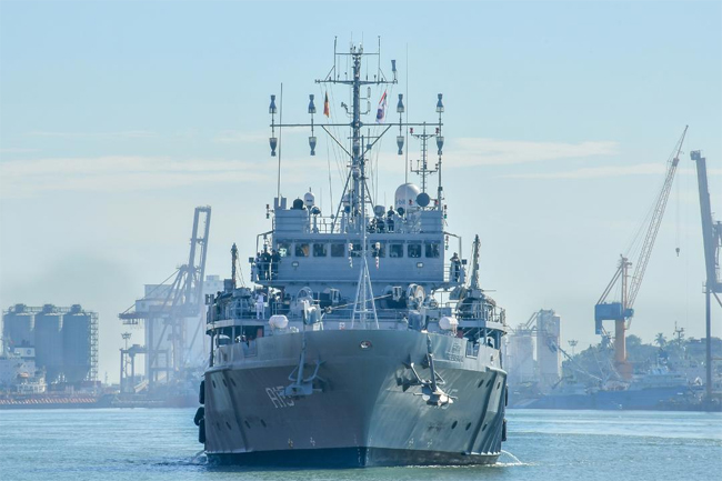 ඉන්දීය යුද නෞකාවක් කොළඹට