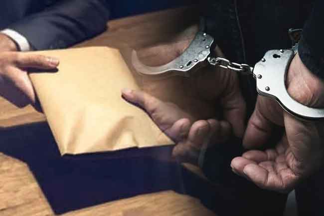 සෞඛ්‍ය අමාත්‍යංශයේ හිටපු ප්‍රධාන නීති නිලධාරිනියක් අල්ලස් දැලේ