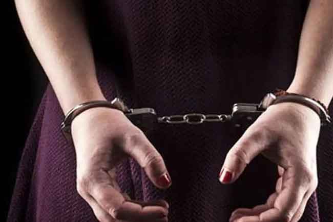 සෞඛ්‍ය අමාත්‍යංශයේ හිටපු ප්‍රධාන නීති නිලධාරිනියක් අල්ලස් දැලේ