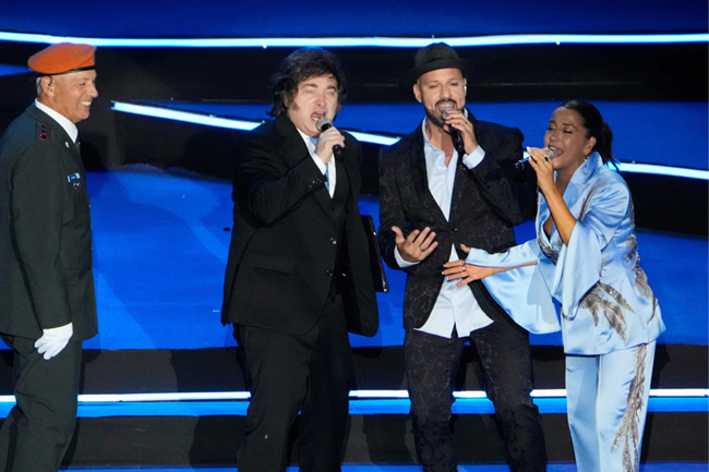 ආර්ජන්ටිනා ජනපති ඊශ්‍රායල නිදහස් දින සැමරුමේදී උද්යෝගිමත්ව කළ ගීත ගායනය