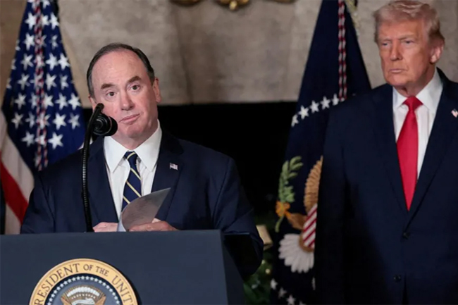 අමෙරිකානු නාවික හමුදා ලේකම් ඉල්ලා අස්වෙයි