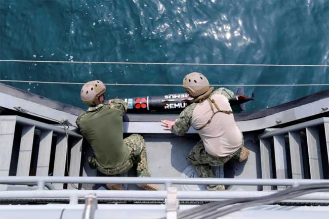 හෝමූස් සමුද්‍ර සන්ධියේ අතුරා ඇති බෝම්බ ඉවත් කරන්න මාස 6ක් ගත වෙයි - පෙන්ටගනය