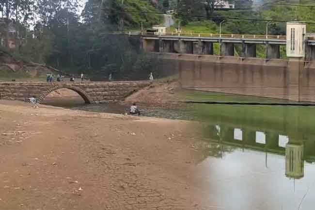 කාසල්රි සහ මාවුස්සාකැලේ ජල මට්ටම් සීඝ්‍රයෙන් පහළට