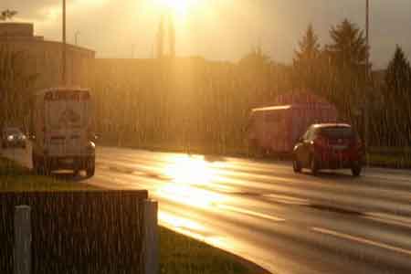 ප්‍රදේශ කිහිපයකට අද පස්වරුවේ වැසි හෝ ගිගුරුම් සහිත වැසි