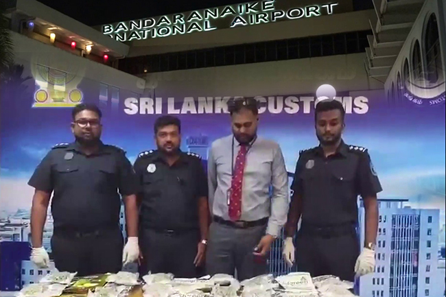 කෝටි 2කට අධික කුෂ් සමග ඡායාරූප ශිල්පියෙක් කටුනායකදී අත්අඩංගුවට