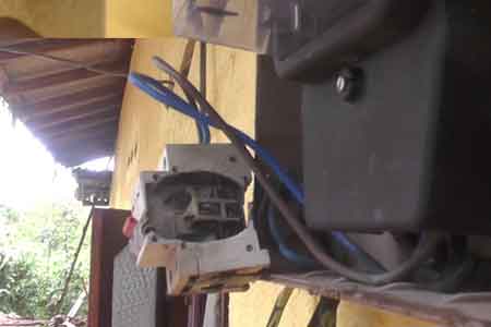 නිරන්තරයෙන් අකුණු සැර වදින රත්නපුරේ ගමක්