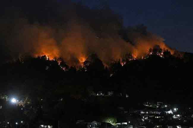 උතුරු ජපානයේ ලැව්ගිනි දරුණු අතට