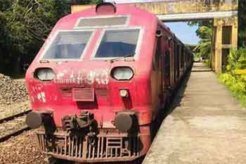 හරි පීල්ලේ කොළඹ ගිය සාගරිකා යළිත් පීලි පනියි