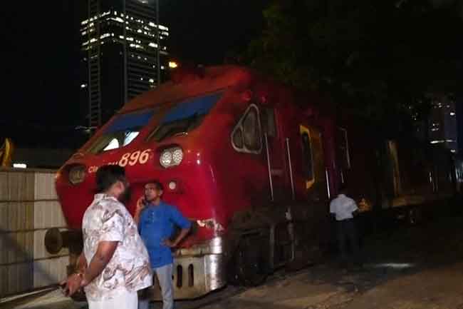 හරි පීල්ලේ කොළඹ ගිය සාගරිකා යළිත් පීලි පනියි