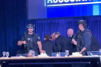 ට්‍රම්ප් එක්වූ ධවල මන්දිර වාර්තාකරුවන්ගේ රාත්‍රි භෝජන සංග්‍රහය අතරතුර වෙඩි හඬක් නිසා කැලඹීමක්