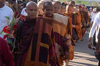 'ඒහි පස්සිකෝ' සාම පාද යාත්‍රාවේ හයවන දිනය අද