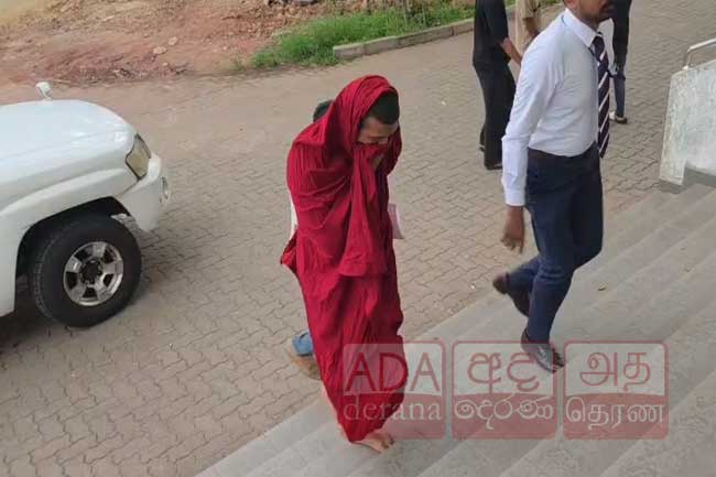 චීවරධාරීන් පිරිස මෙහෙයවූ ප්‍රධාන චීවරධාරියා රඳවාගෙන ප්‍රශ්න කිරීමට නියෝග