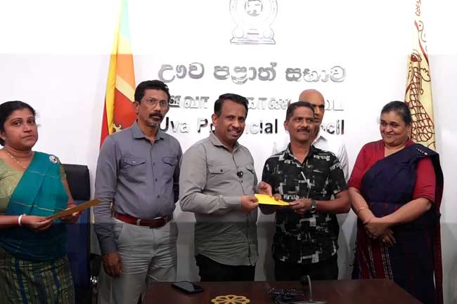 දිට්වා නිසා විපතට පත් බදුල්ලේ පවුල් 23කට නිවාස ආධාර චෙක්පත් පිරිනැමේ