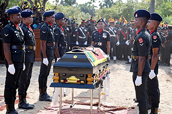 දුම්රිය අනතුරකින් මියගිය යුද්ධ හමුදා සෙබළාට පූර්ණ යුද්ධ හමුදා ගෞරව